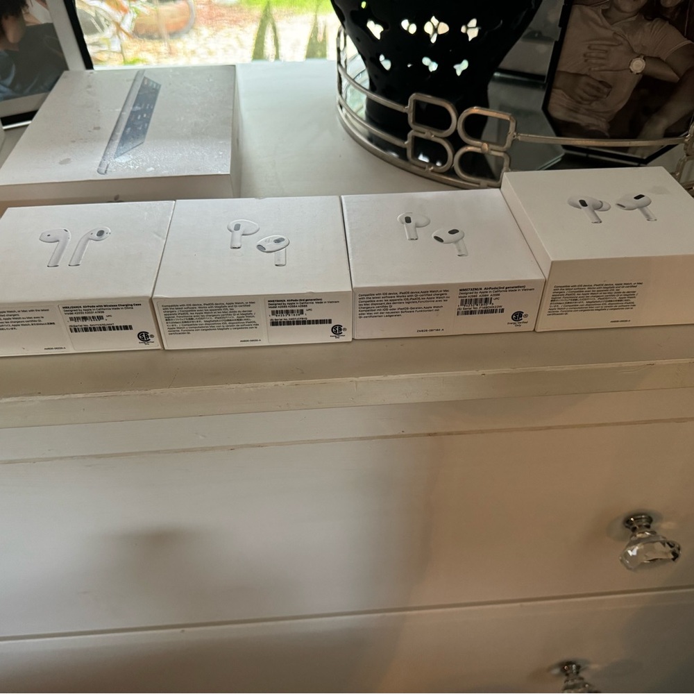 Apple EarPods empty boxes. - Picture 2 of 3